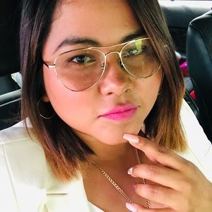 Meet your Posher, Gina
